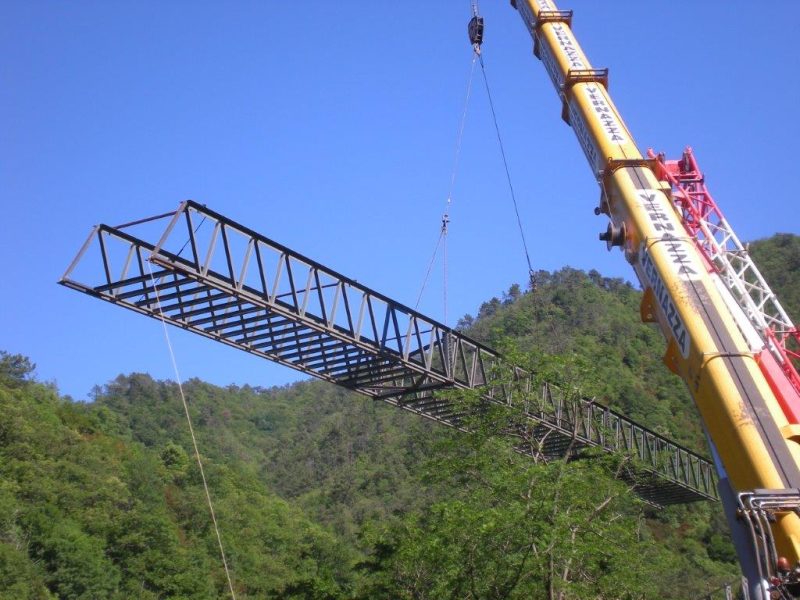 ponte in acciaio a grande luce per attraversamento fluviale