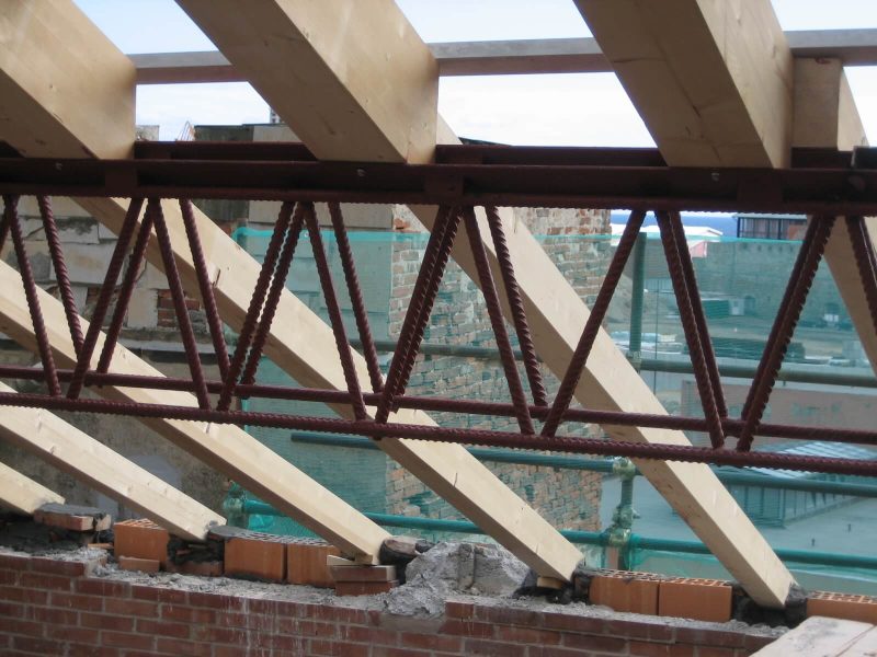 travi lamellari su struttura principale in acciaio